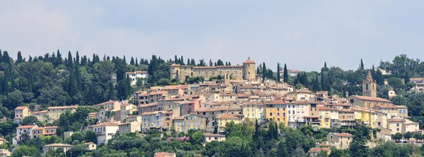 Comment organiser des vacances en Provence avec des cours de cuisine et des balades en calèche?